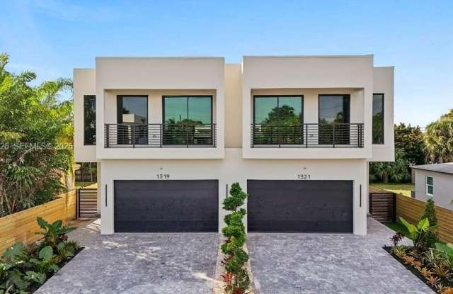 1337 NE 13th Ave photos photos