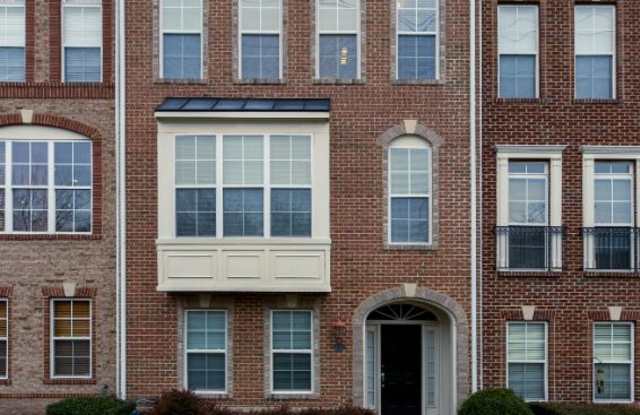 216 Herndon Station Gallery 2
