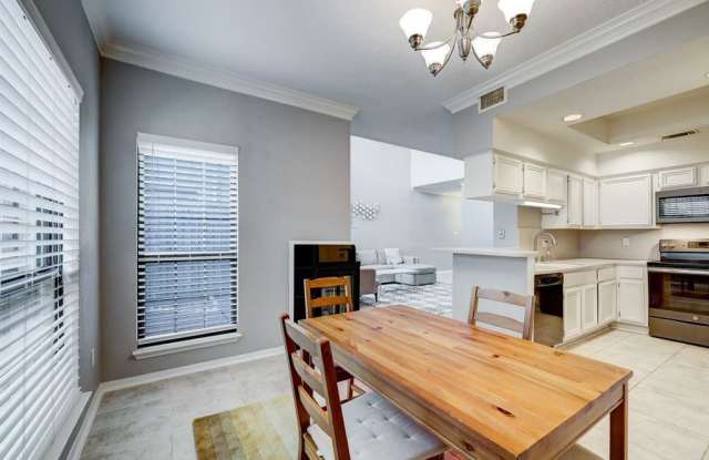 7350 Kirby Drive Gallery 3