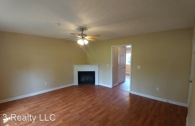 9 E Newnan Road Gallery 3