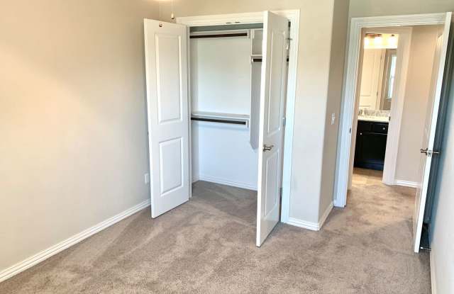 Beautiful Townhome Close to The Pinnacle! - 2744 West Kilimanjaro Way, Rogers, AR 72758
