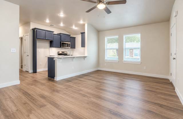 NEWLY CONSTRUCTED 3BR/2BA Duplex Near Shopping & Dining Gallery 3