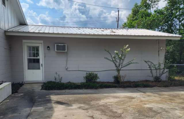 Studio Apartment in Wellborn, near downtown. All Utilities included. photos photos Studio Apartment in Wellborn, near downtown. All Utilities included. photos photos