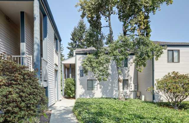 Large 2bd, 2ba Condo Available w/ Private Patio & Tons of Storage! Gallery 3