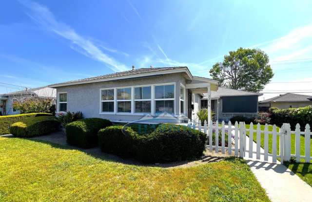 Charming Front Unit 2 Bedroom 1 Bath photos photos