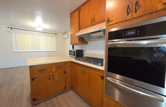Retro Meets Modern 3 br 2 ba Gallery 4