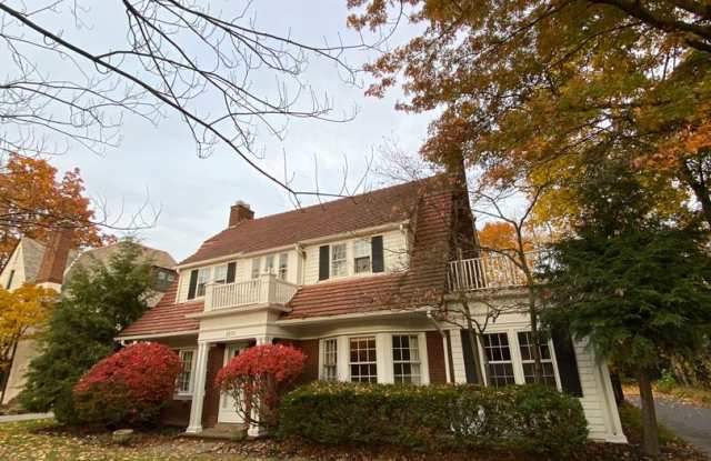 5 Bedroom 4 Bath Home For Rent in Shaker Heights photos photos