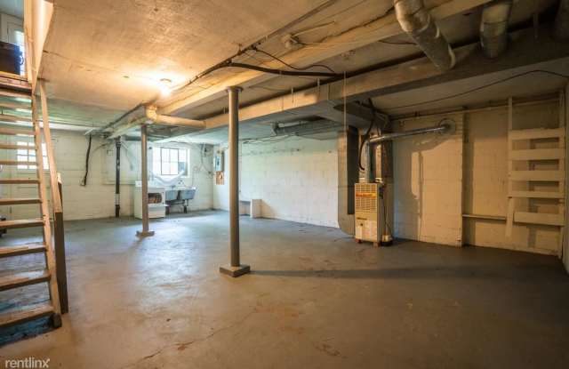 202 Gilliland Avenue Gallery 3