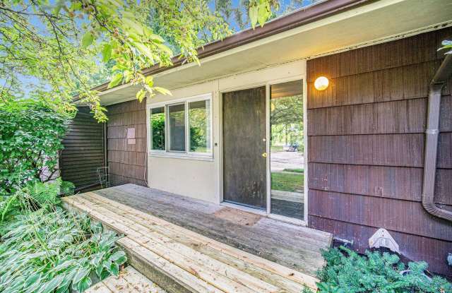 1020 Traver Court - 1020 Traver Court, Ann Arbor, MI 48105 1020 Traver Court - 1020 Traver Court, Ann Arbor, MI 48105