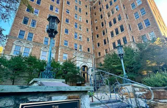 Historic 2BR/2BA Highlands Condo for Rent! - 2140 Bonnycastle Avenue, Louisville, KY 40205