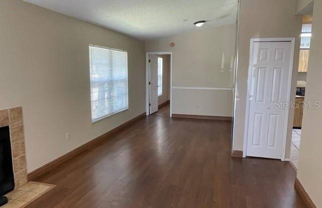 905 NORTHLAKE Drive Gallery 3