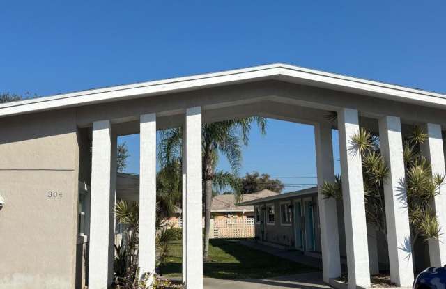 306 Johnson Avenue unit: 5 photos photos