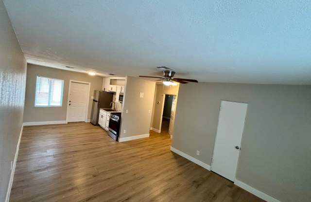 Remodeled 2BD/1BA Unit in a 4-Plex near 15th Ave & Indian School in Phoenix Gallery 3