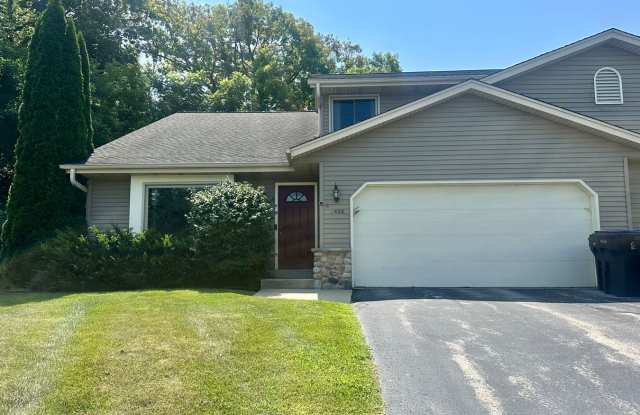 Spacious Pewaukee Townhome photos photos