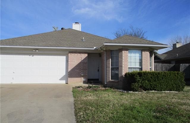 2803 MONTHAVEN Drive - 2803 Monthaven Drive, Arlington, TX 76001