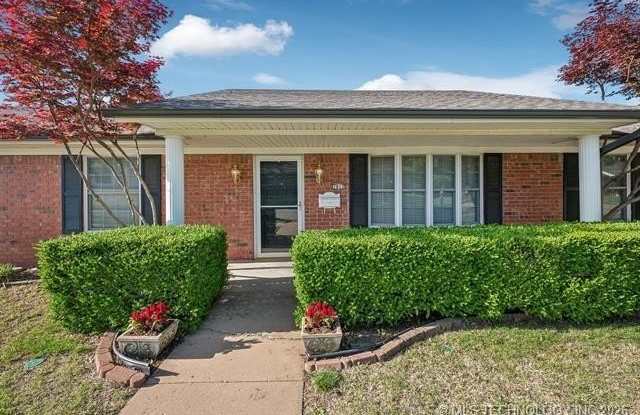 7912 E 53rd Street photos photos