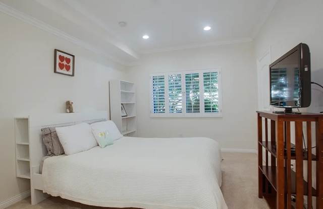 14630 Dickens St Gallery 3