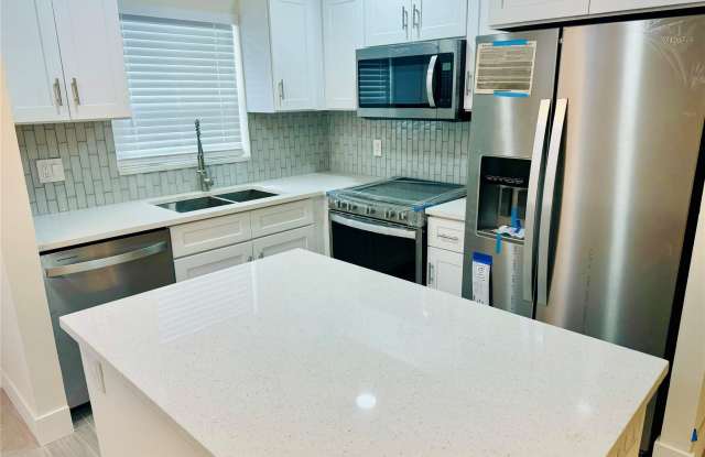 805 W OAKLAND PARK Boulevard photos photos