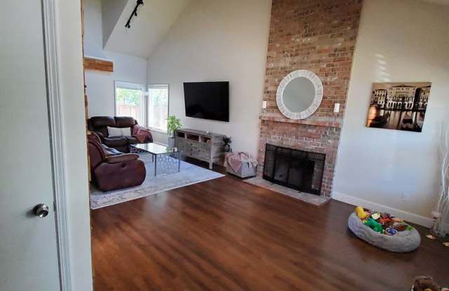 Great home near Progress Ridge Gallery 3