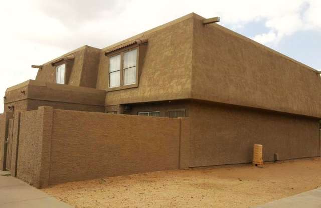 AFFORDABLE UNIT ON THE PHOENIX/TEMPE BORDER! photos photos