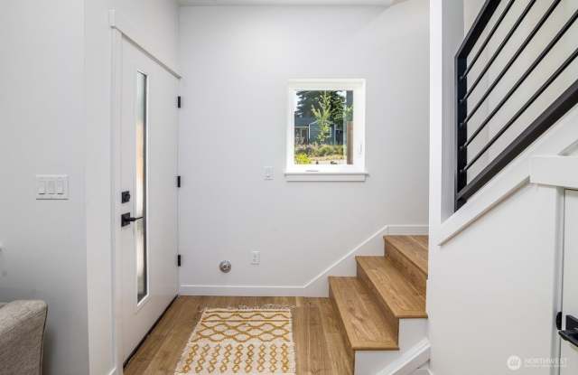 14337 Roslyn Place North Gallery 2