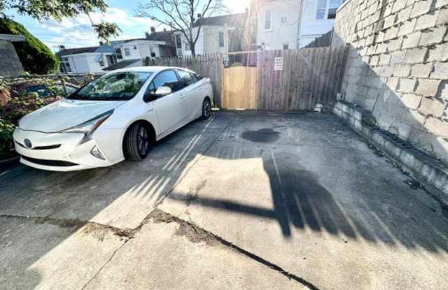 Rental Special! 2nd Months rent free if lease signed by 11/15. Gallery 4