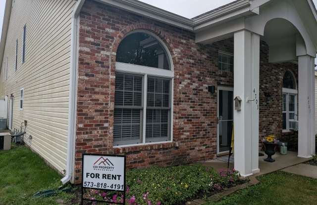 Lovely 3 Bedroom 2 Bathroom Condo Gallery 1