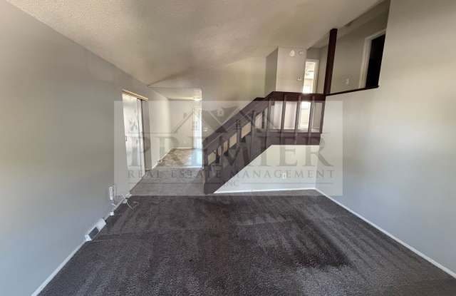 3 bd / 1.5 ba townhome 8430 Lane Place, Raytown, MO 64138 Culdesac $1450 FINISHED BASEMENT Gallery 2