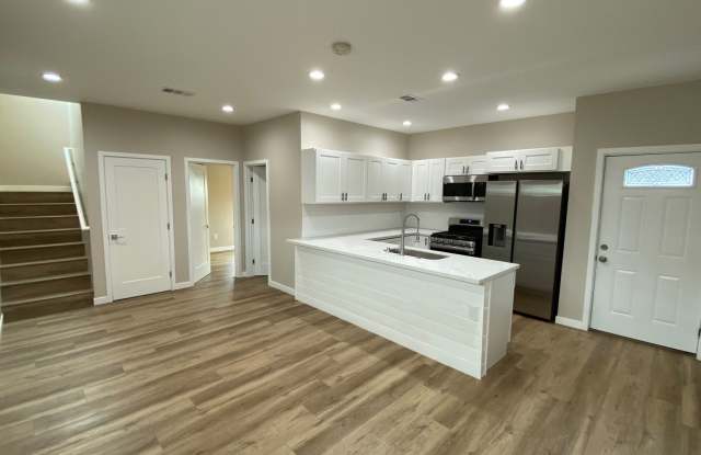 NEW (2023)!! 4BD/2BA on 62nd!! photos photos