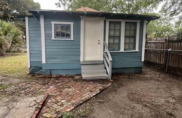 307 E Lambert St photos photos