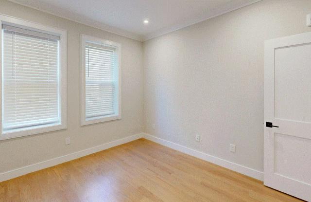 Charming 3 Bedroom-No Broker Fee Gallery 3