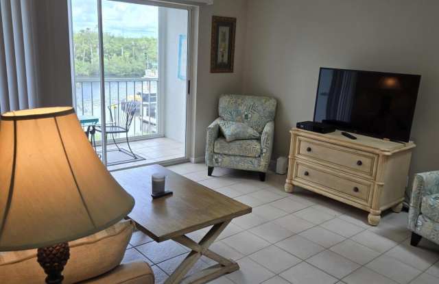 2512 SE Anchorage Cove Gallery 4