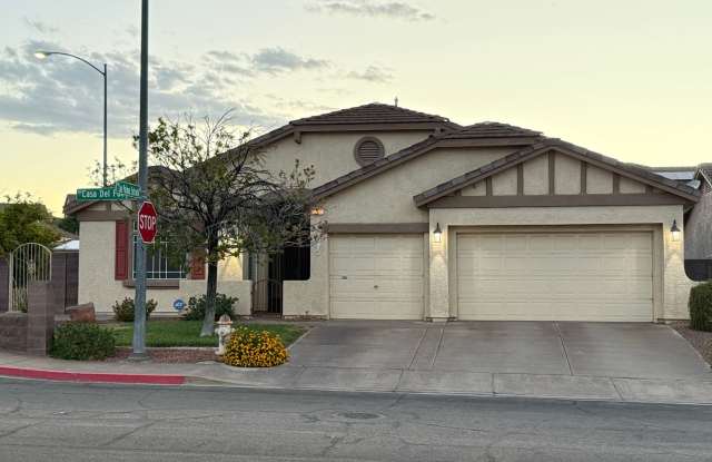 Lovely Single Story Home on a Corner Lot Gallery 1