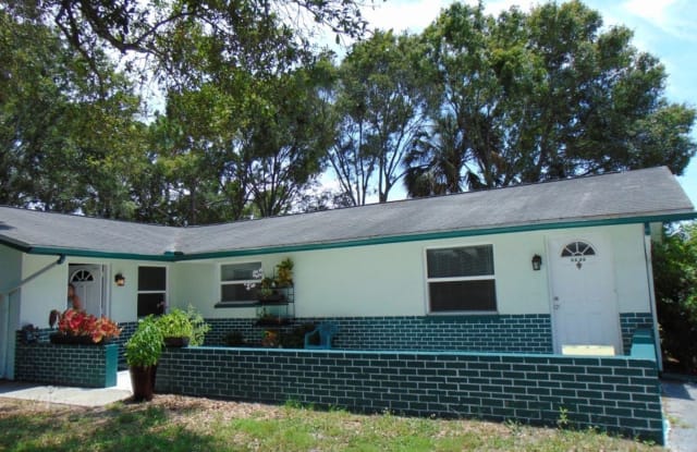 1025 Lake Palms Dr - 1025 Lake Palm Drive, Largo, FL 33771