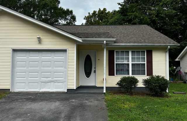 Charming 2 Bed, 1 Bath, 1 Car Garage, Covered Patio in Private Neighborhood! photos photos