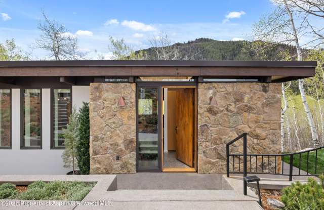 284 Eastwood Drive Gallery 3