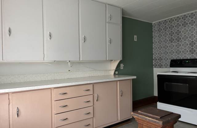 617 1/2 First St photos photos