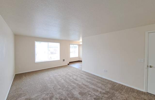 Park Avenue Village Apartments Gallery 4