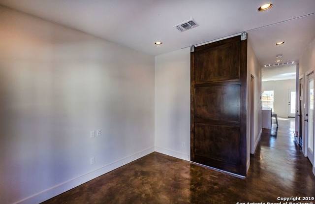 310 Refugio St Gallery 3
