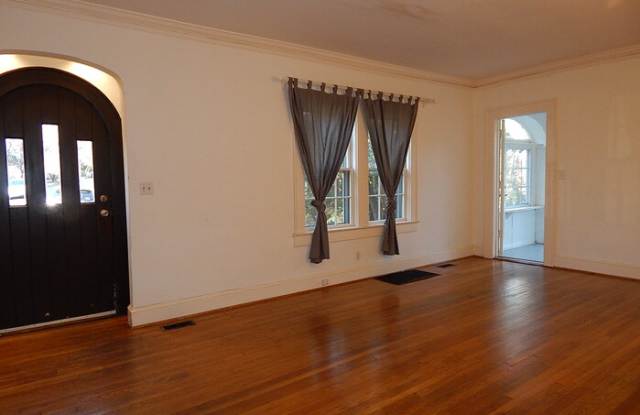 924 Kings Court Northeast Gallery 3