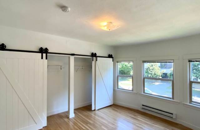 1421 On Queen Anne photos photos
