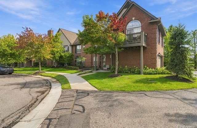 28067 Carlton Way Drive Gallery 2