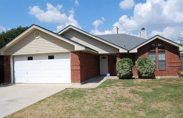 3 BR/2 Bath off Stan Schlueter Loop! photos photos