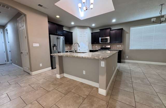 Luxurious 3 Bed 2 bath! Gallery 4