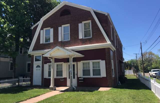 452-454 Thompson Ave photos photos