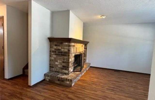2913 Village Circle Gallery 2