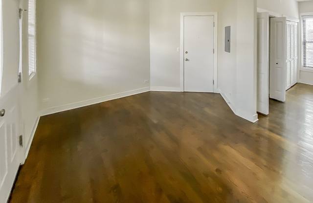 1600-14 W Belle Plaine photos photos