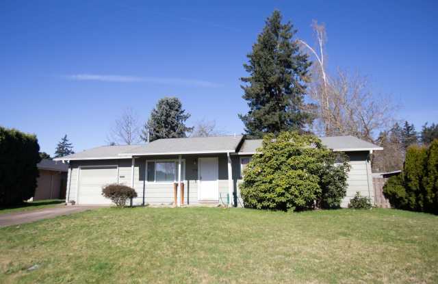 *** 3 Bedroom Woodburn home available now *** photos photos