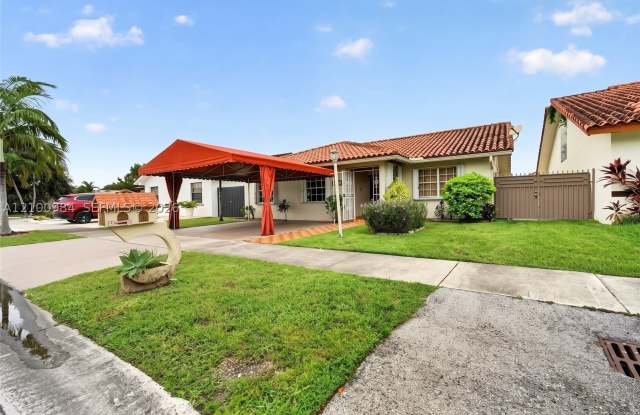 13889 SW 158th Ter Gallery 1