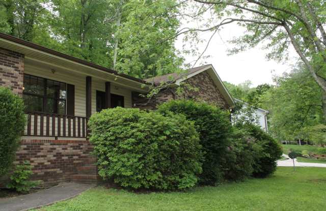 Prime location! Award winning Oak Ridge Schools - 100 Hooper Court, Oak Ridge, TN 37830